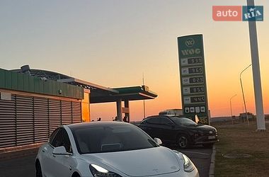 Седан Tesla Model 3 2019 в Тальном