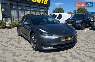 Седан Tesla Model 3 2022 в Мукачево
