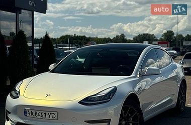 Tesla Model 3  2019