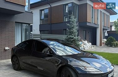 Tesla Model 3 2024