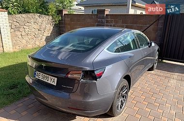 Tesla Model 3  2019