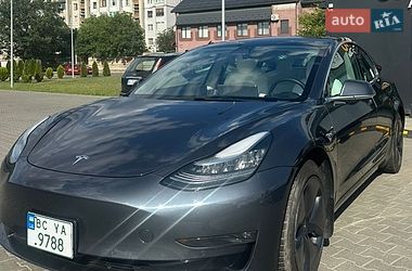 Tesla Model 3  2020