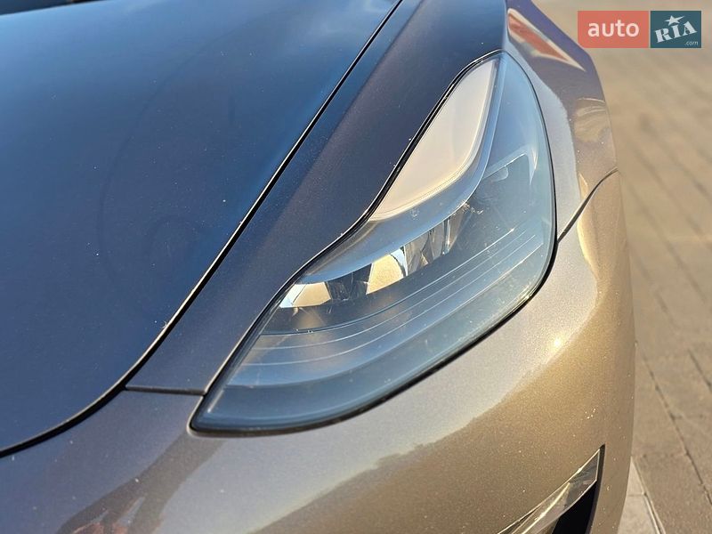 Седан Tesla Model 3 2022 в Вінниці