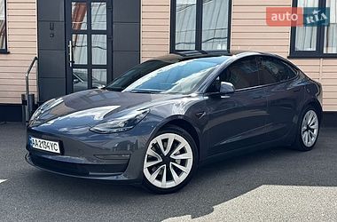 Tesla Model 3  2022