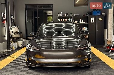 Седан Tesla Model 3 2025 в Вінниці