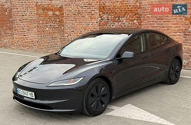 Tesla Model 3  2024