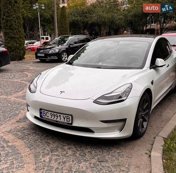 Седан Tesla Model 3 2020 в Львове