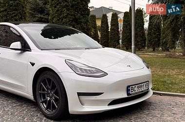 Седан Tesla Model 3 2020 в Львове