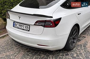 Седан Tesla Model 3 2020 в Львове