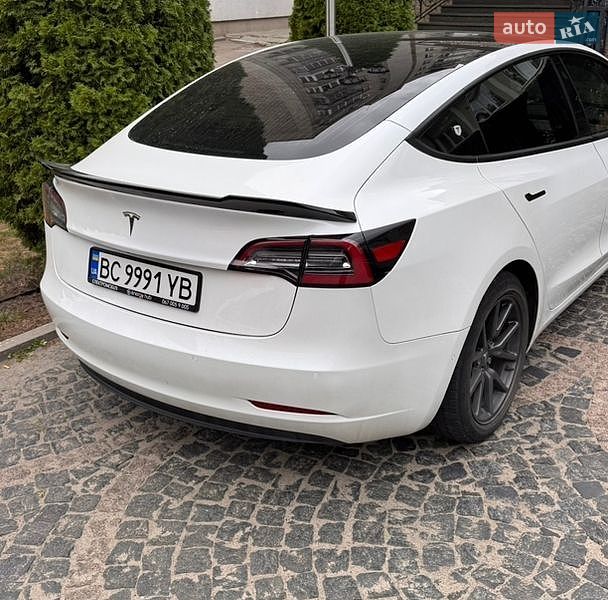 Седан Tesla Model 3 2020 в Львове