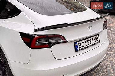 Седан Tesla Model 3 2020 в Львове