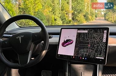 Седан Tesla Model 3 2020 в Львове