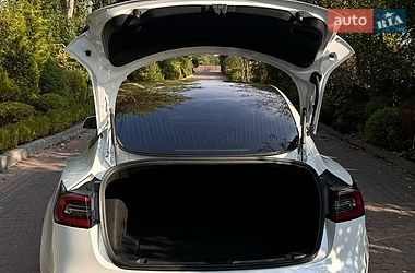 Седан Tesla Model 3 2020 в Львове