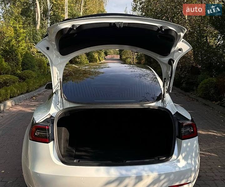 Седан Tesla Model 3 2020 в Львове