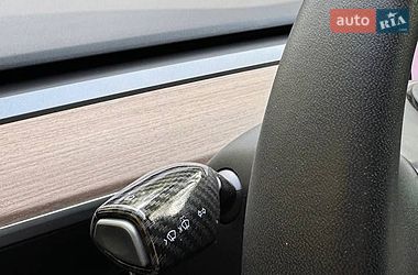 Седан Tesla Model 3 2020 в Львове