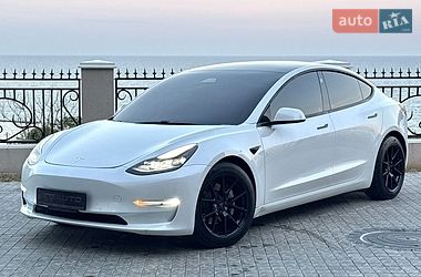Tesla Model 3  2021