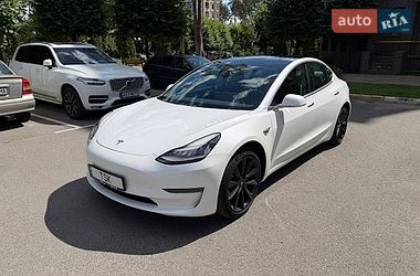 Tesla Model 3  2020