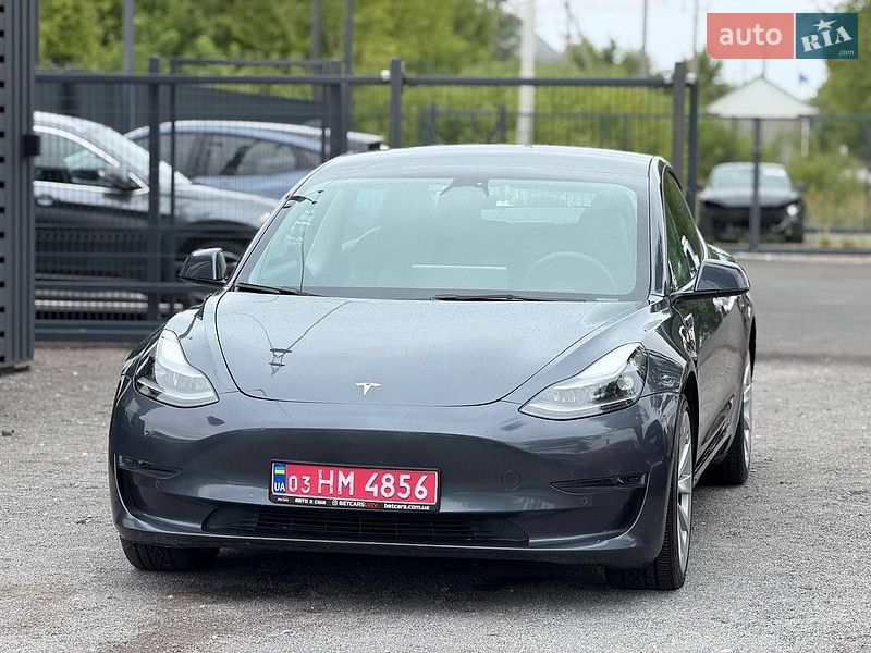 Tesla Model 3 2022