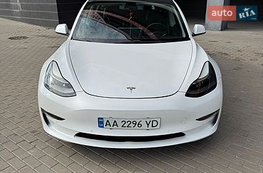 Tesla Model 3  2021