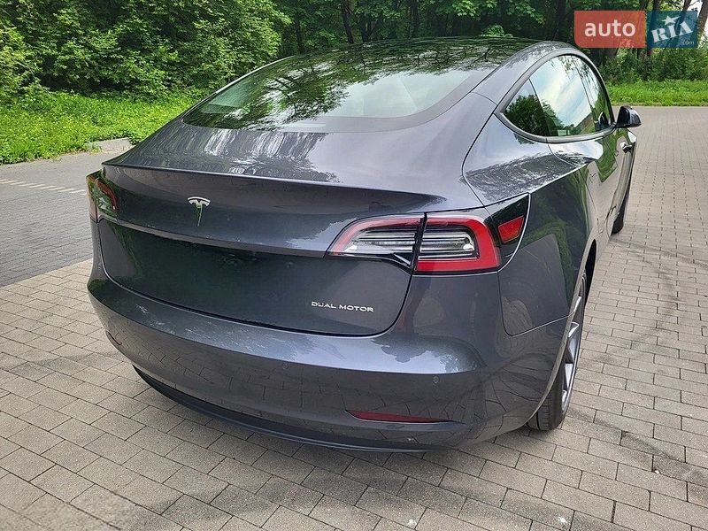 Седан Tesla Model 3 2021 в Києві