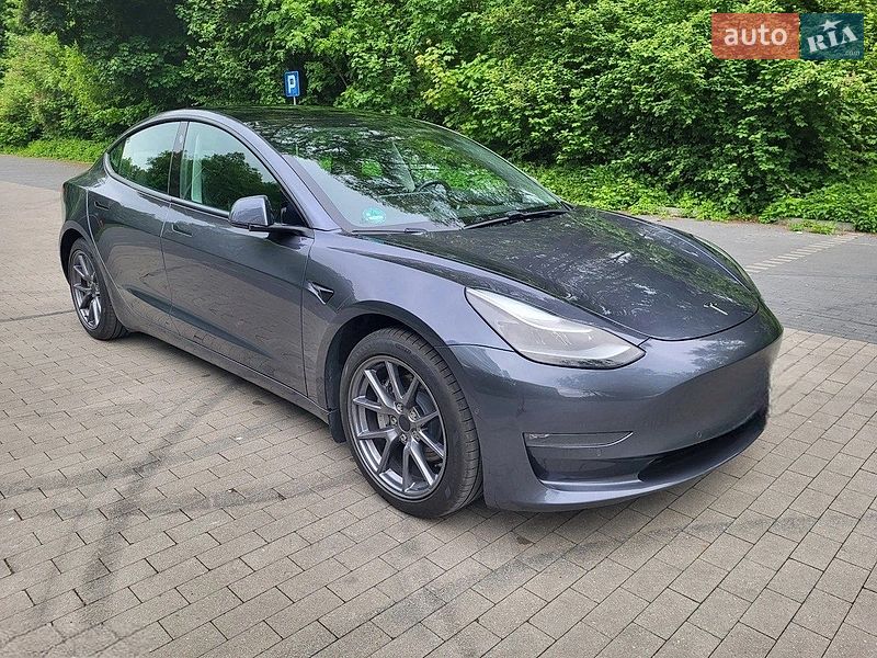 Седан Tesla Model 3 2021 в Києві