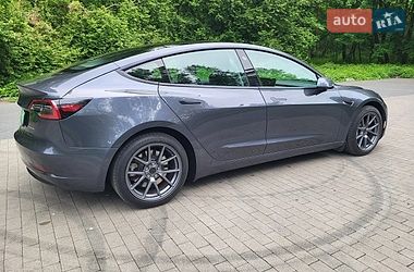 Седан Tesla Model 3 2021 в Києві