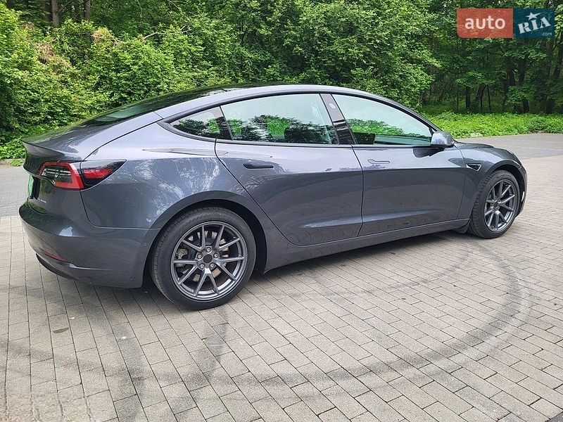 Седан Tesla Model 3 2021 в Києві