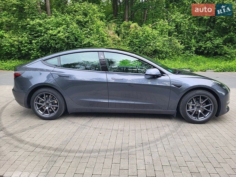 Седан Tesla Model 3 2021 в Києві