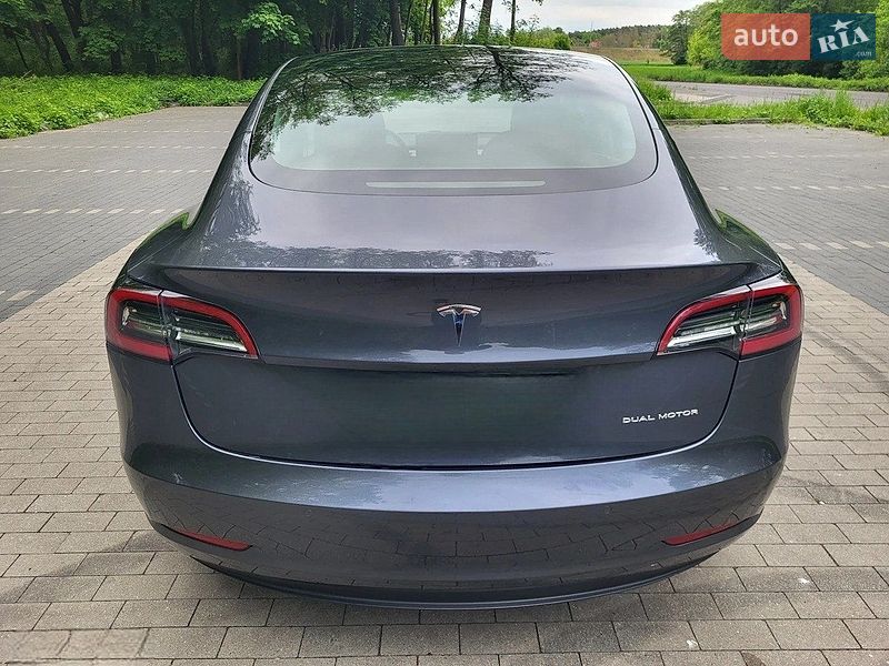 Седан Tesla Model 3 2021 в Києві