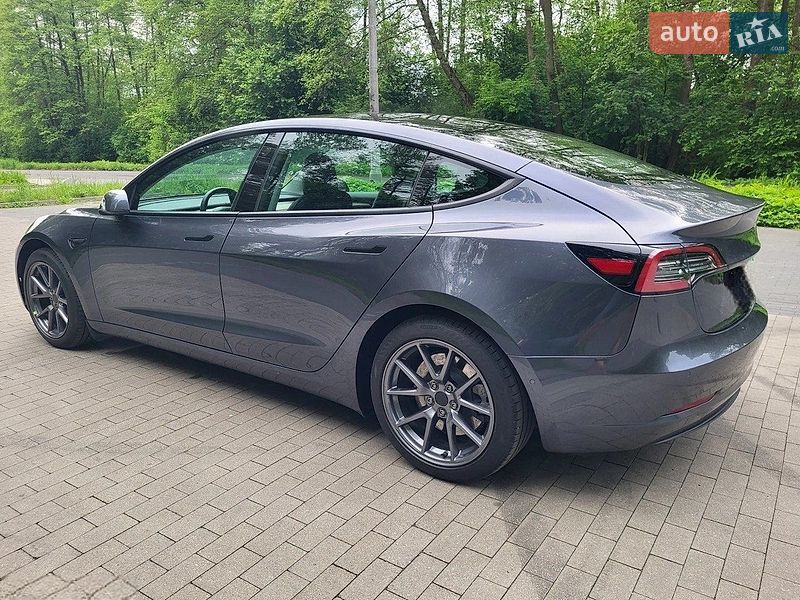 Седан Tesla Model 3 2021 в Києві
