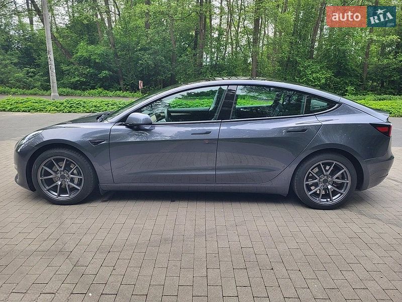 Седан Tesla Model 3 2021 в Києві