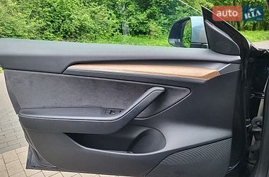 Седан Tesla Model 3 2021 в Києві
