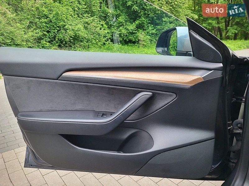 Седан Tesla Model 3 2021 в Києві