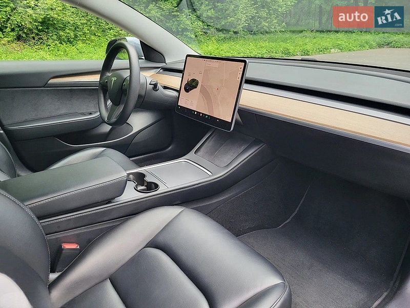 Седан Tesla Model 3 2021 в Києві