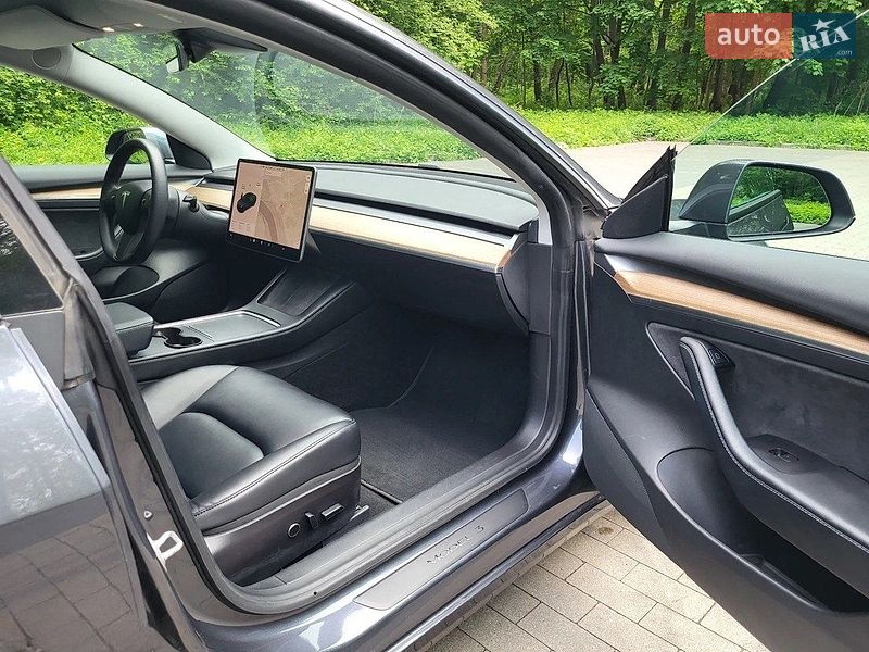 Седан Tesla Model 3 2021 в Києві