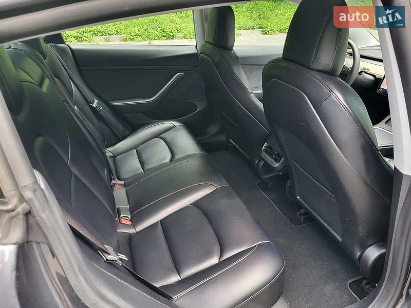 Седан Tesla Model 3 2021 в Києві