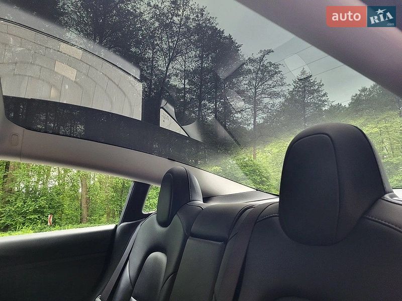 Седан Tesla Model 3 2021 в Києві