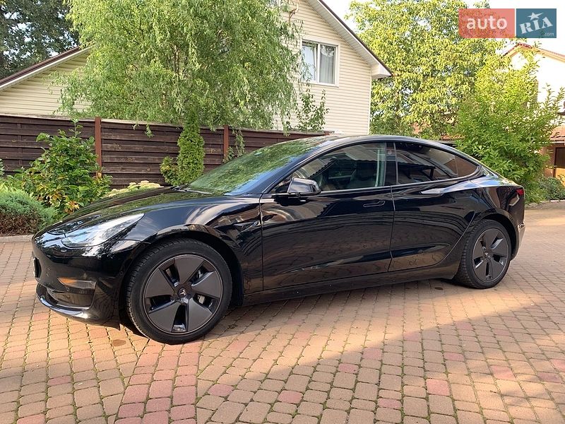 Седан Tesla Model 3 2020 в Ірпені