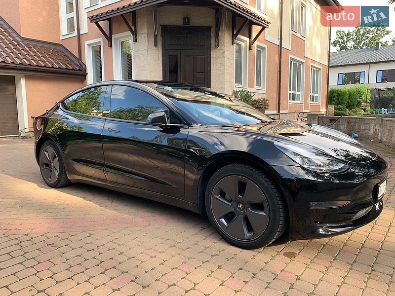 Седан Tesla Model 3 2020 в Ірпені