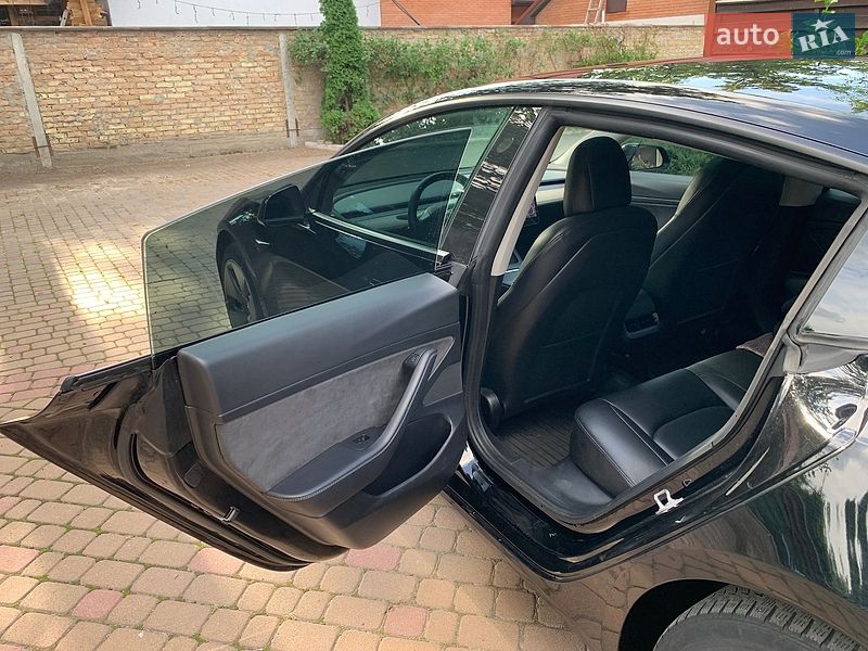 Седан Tesla Model 3 2020 в Ірпені