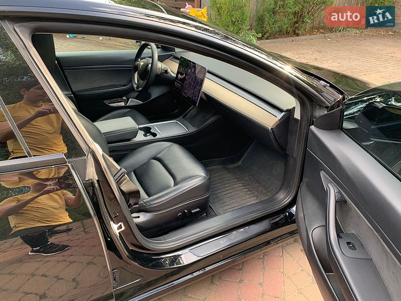 Седан Tesla Model 3 2020 в Ірпені