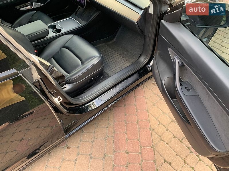 Седан Tesla Model 3 2020 в Ірпені