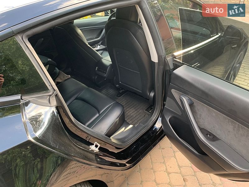Седан Tesla Model 3 2020 в Ірпені