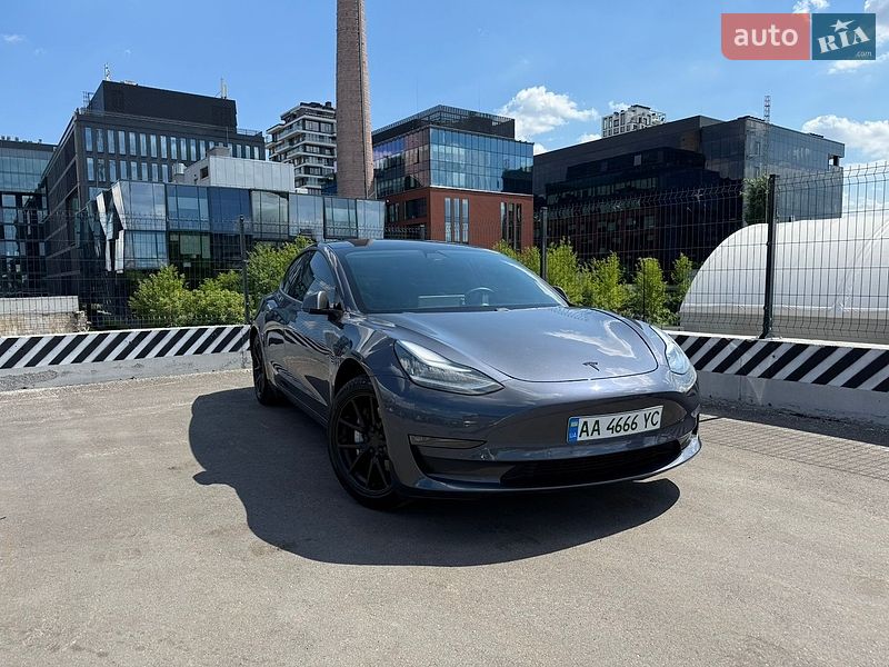 Tesla Model 3 2020
