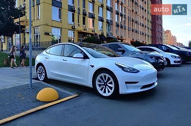 Tesla Model 3  2022