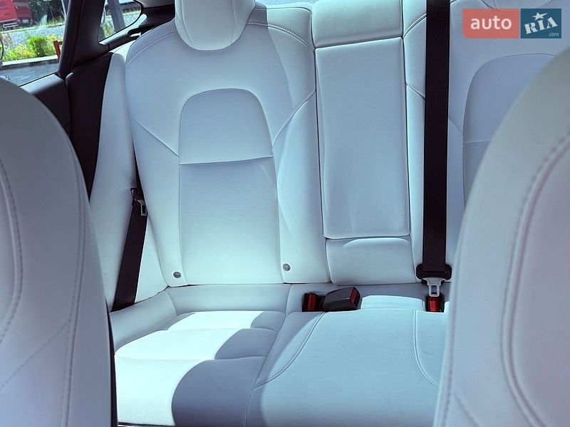 Седан Tesla Model 3 2022 в Львові