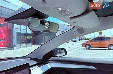 Седан Tesla Model 3 2022 в Львові