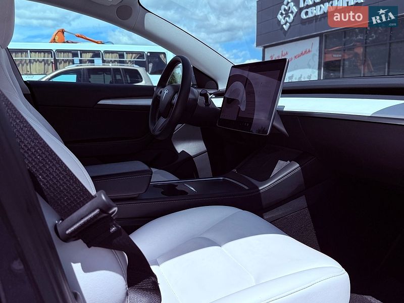Седан Tesla Model 3 2022 в Львові