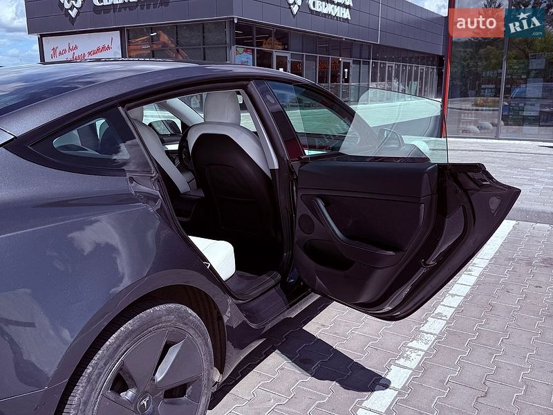 Седан Tesla Model 3 2022 в Львові