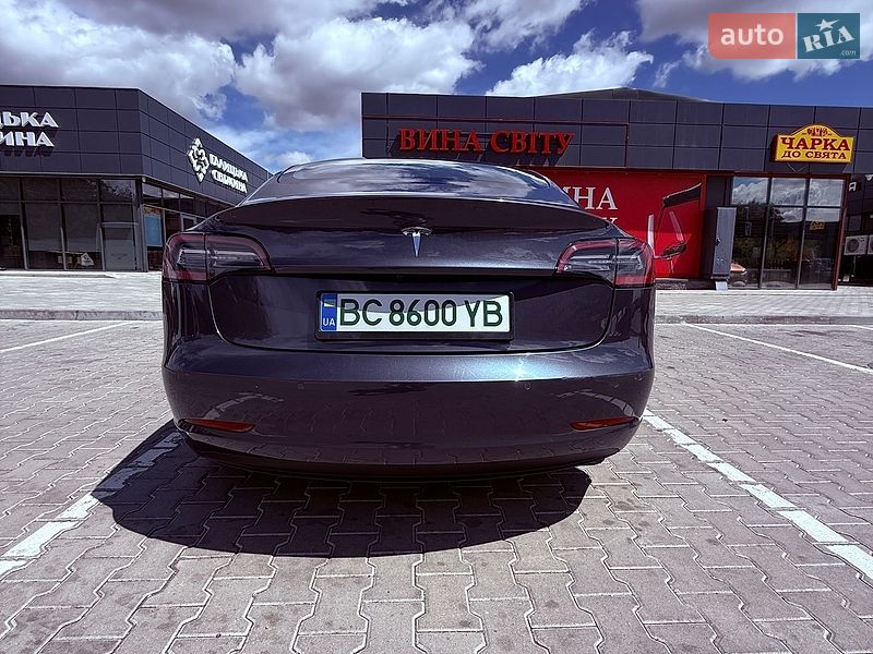 Седан Tesla Model 3 2022 в Львові